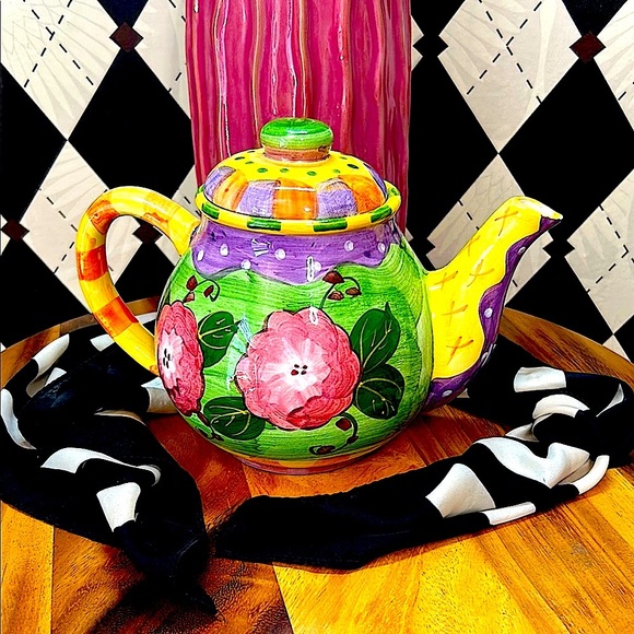 Milson & Louis Hand-Painted Ceramic Teapot – Whimsical Floral Design - Picture 10 of 14